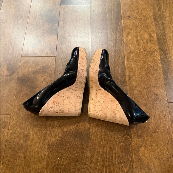 Stuart Weitzman Women's Corkswoon Wedge Pump, Black Patent, Size 8.5 M - Picture 6 of 11